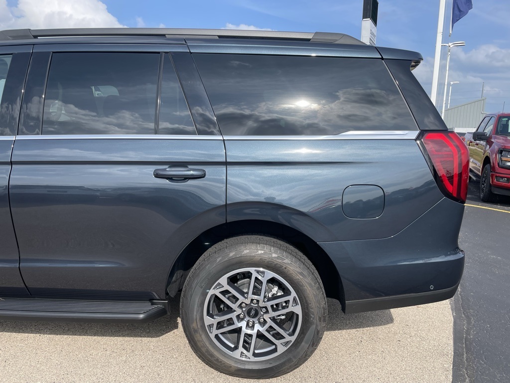 2025 Ford Expedition photo 28