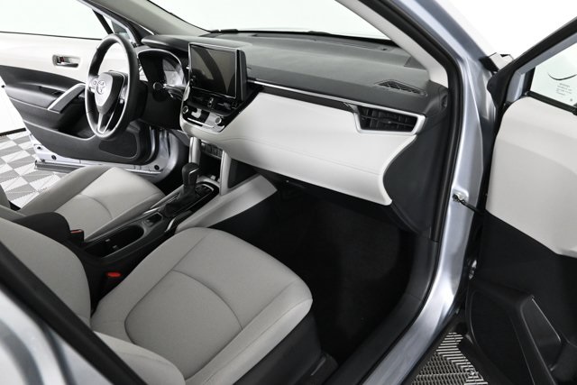 2024 Toyota Corolla Cross LE photo 4