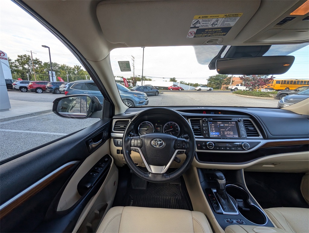 2019 Toyota Highlander Hybrid Limited photo 3
