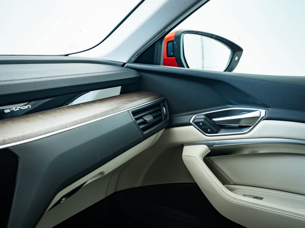 2022 Audi e-tron Premium Plus photo 33