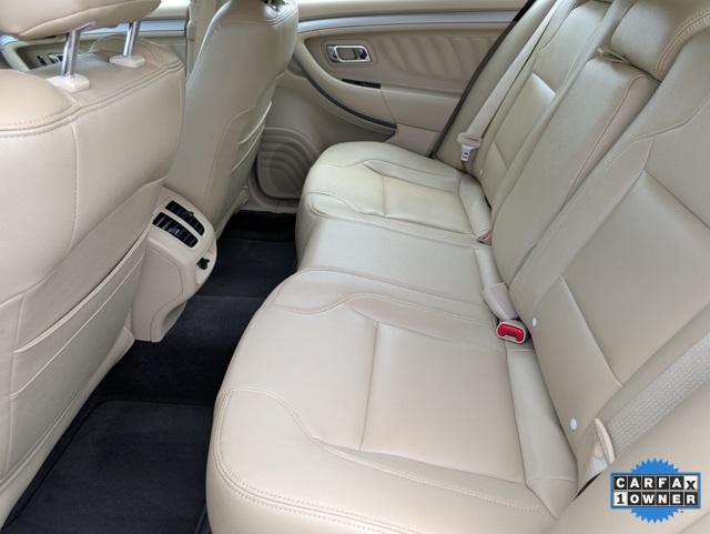 2017 Ford Taurus SE photo 24