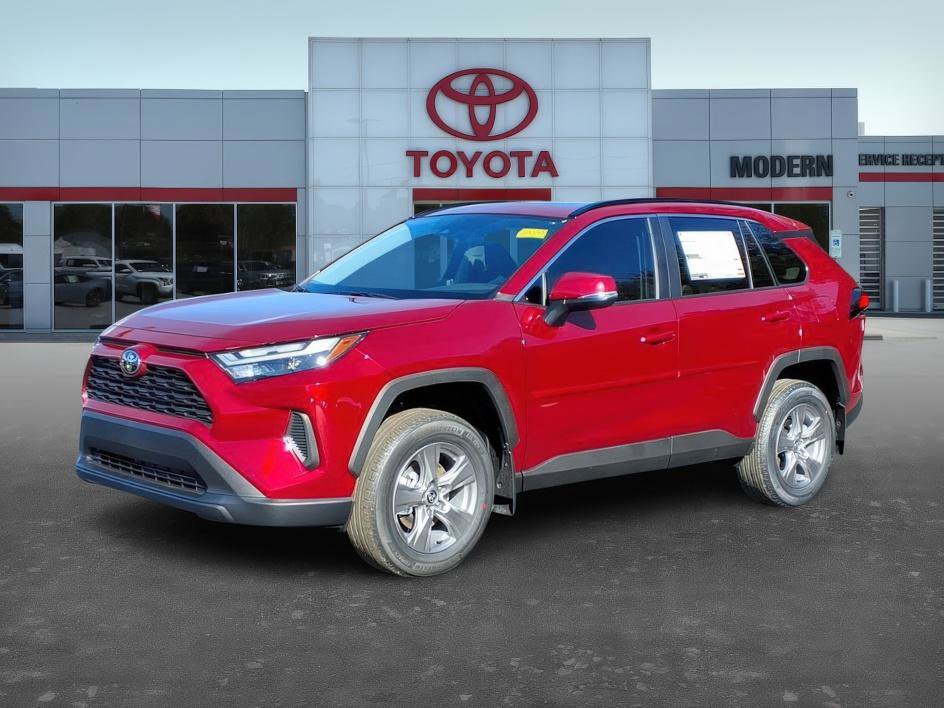 2025 Toyota RAV4 XLE's photo