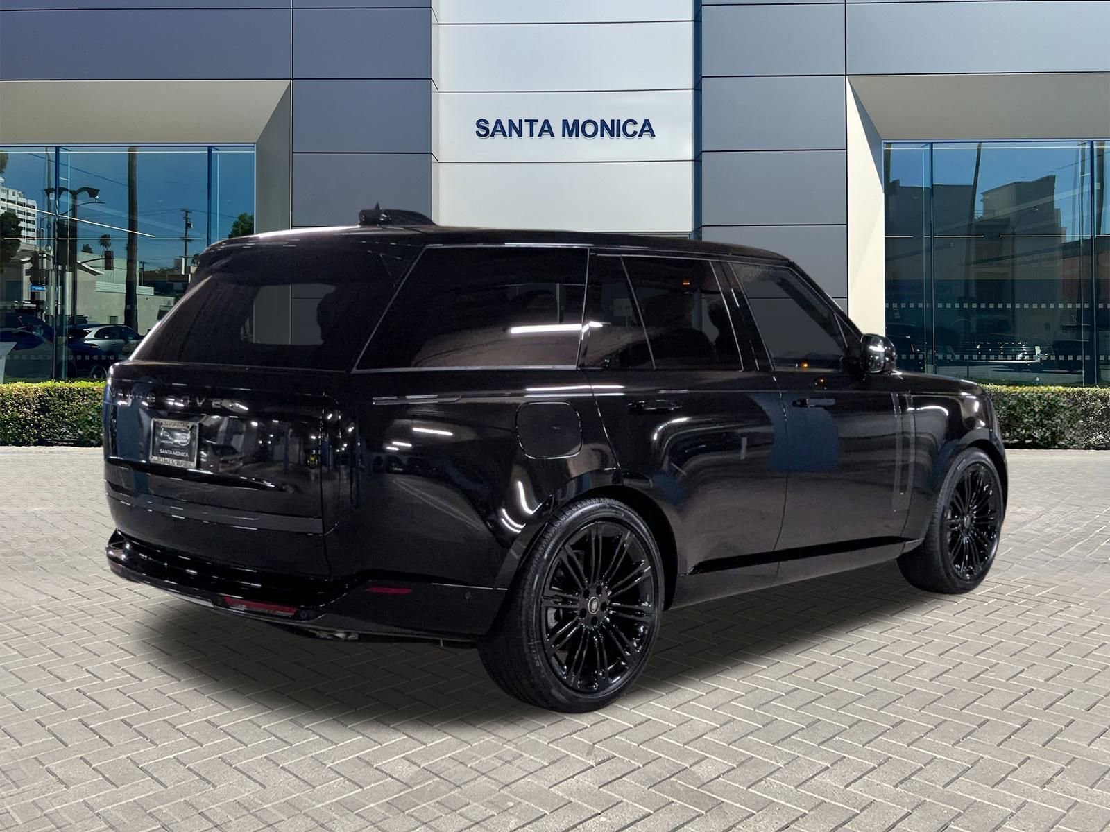 2025 Land Rover Range Rover SE photo 2