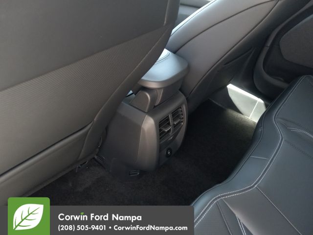 New 2025 Star White Metallic Tri-Coat Ford Premium image 28