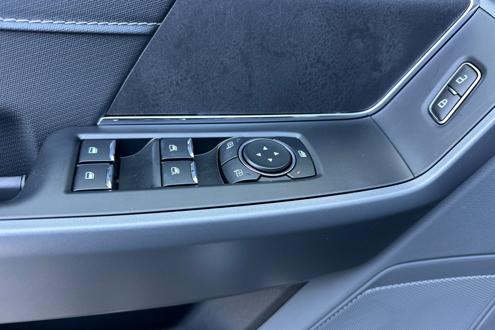 2025 Ford F-150 XLT photo 10