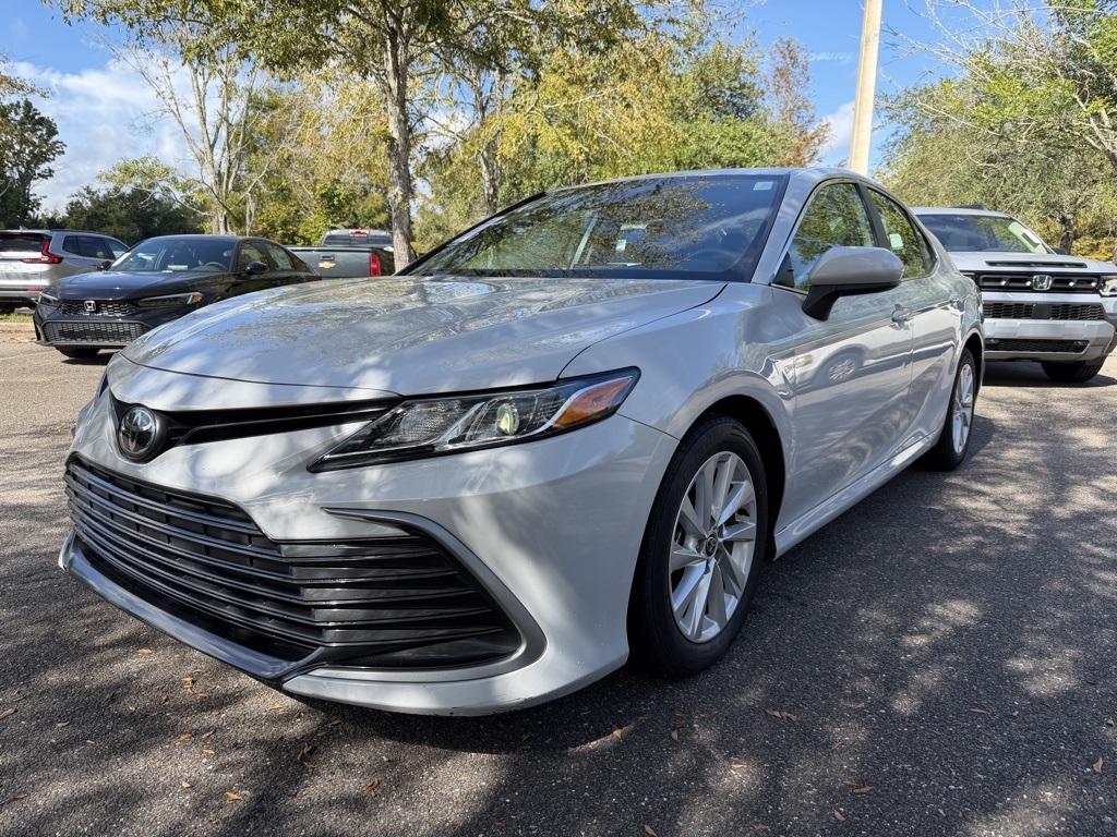 2023 Toyota Camry LE photo 3