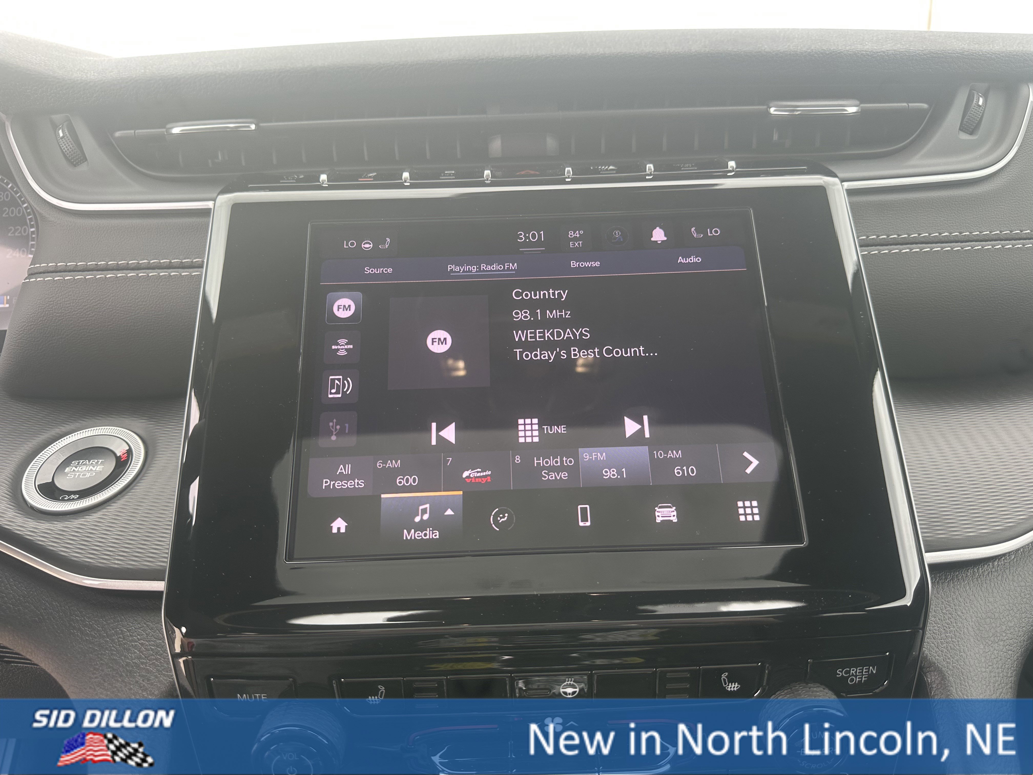 2025 Jeep Grand Cherokee Laredo Altitude photo 4