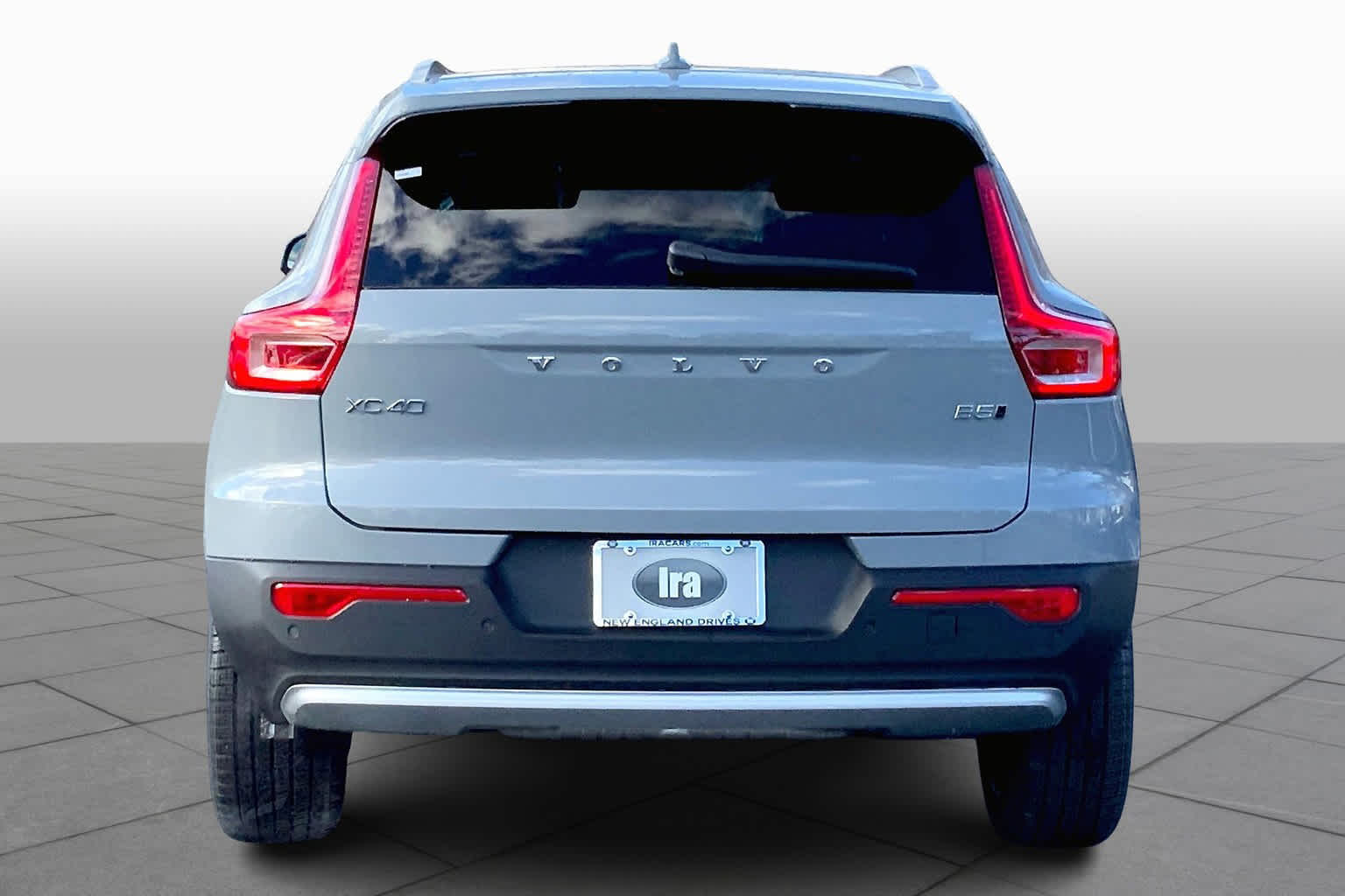 2025 Volvo XC40 Plus photo 4