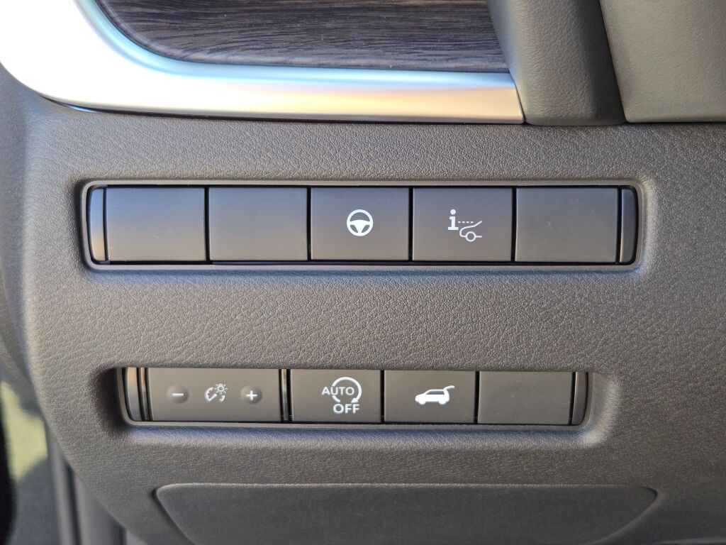 2026 Nissan Rogue Platinum photo 18