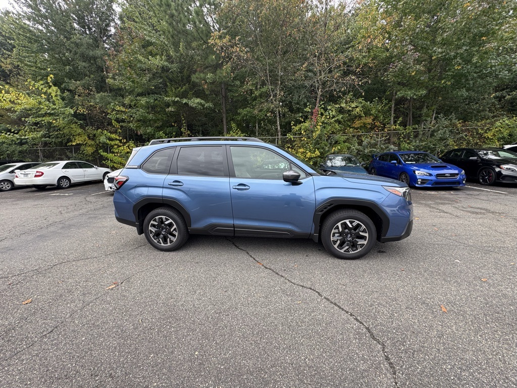 2025 Subaru Forester Premium photo 4