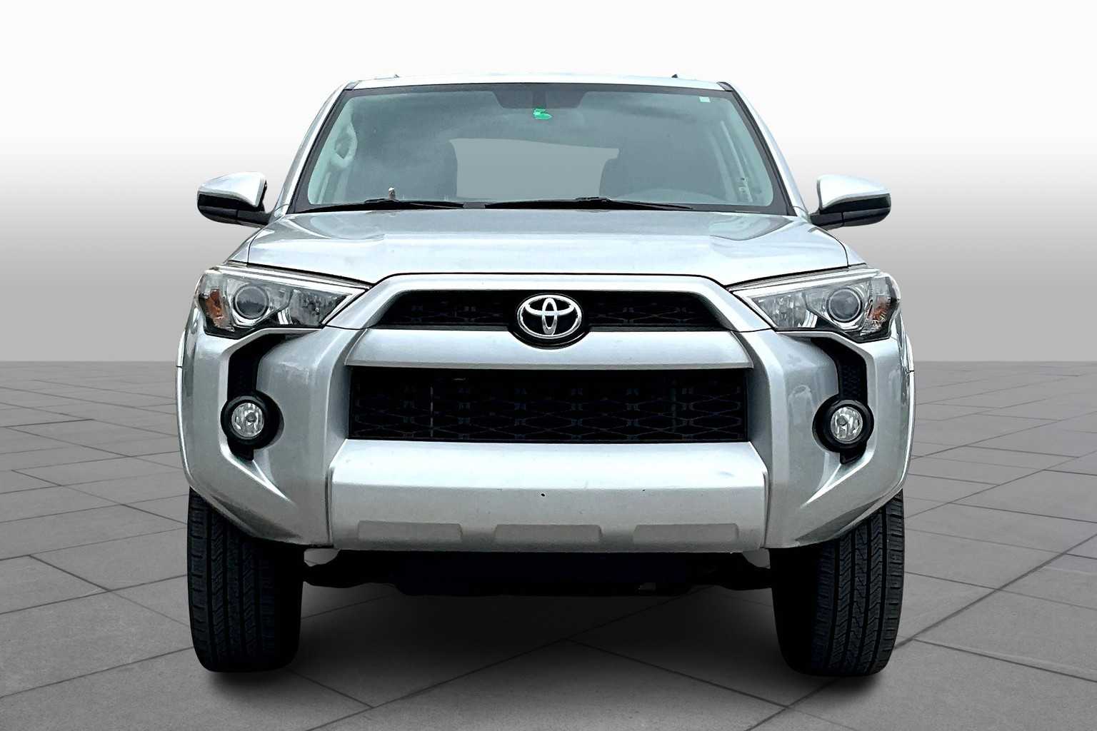 2014 Toyota 4Runner SR5 photo 3