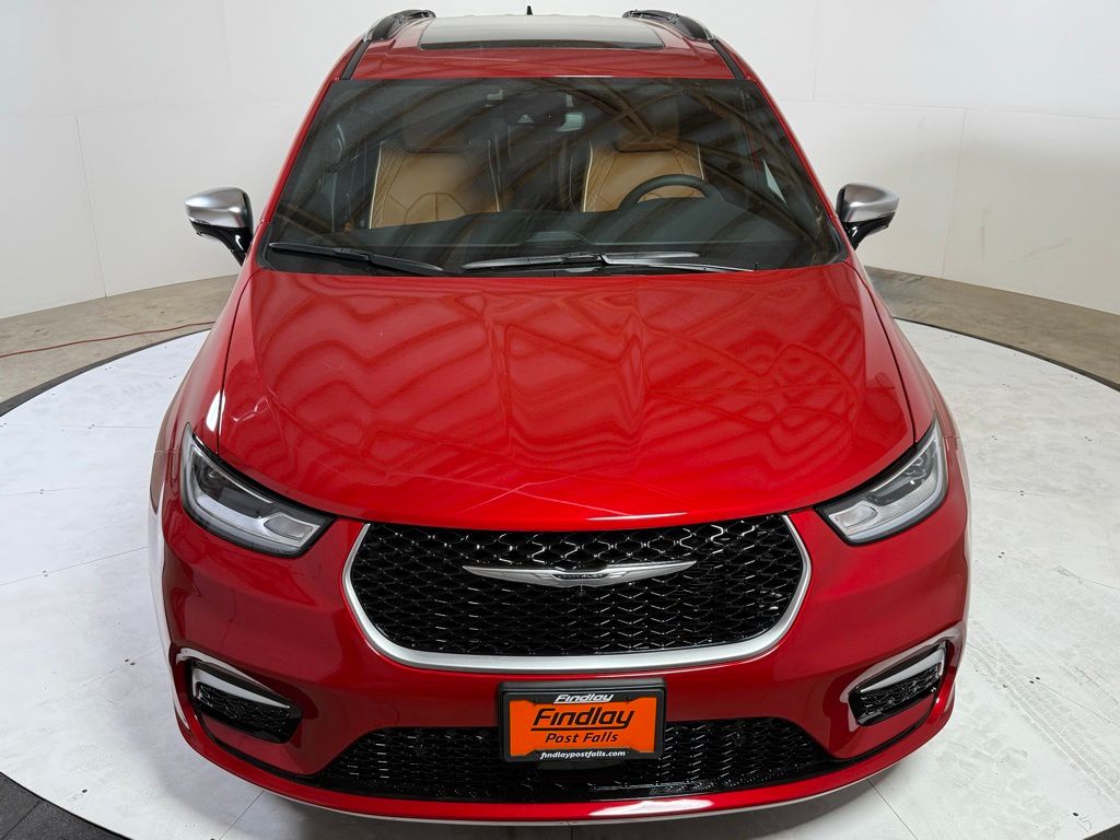 2026 Chrysler Pacifica Pinnacle photo 2