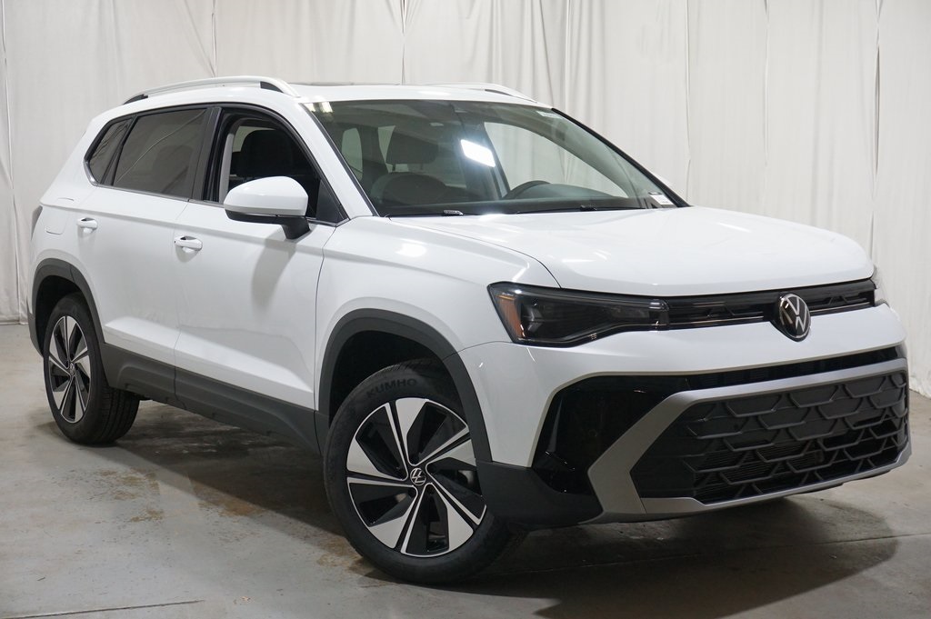2025 Volkswagen Taos SE photo 3