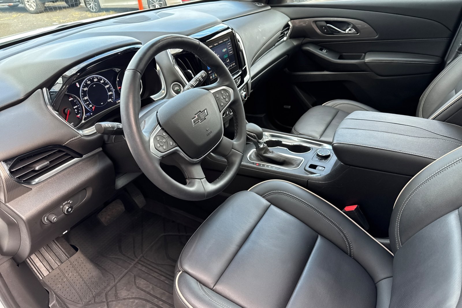 2024 Chevrolet Traverse Premier photo 10