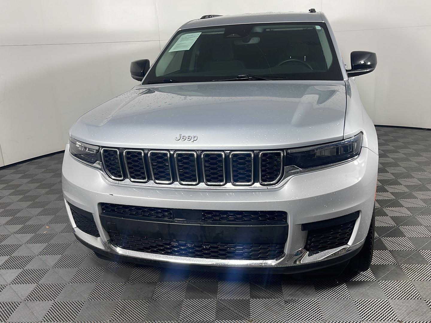 2021 Jeep Grand Cherokee Laredo photo 2