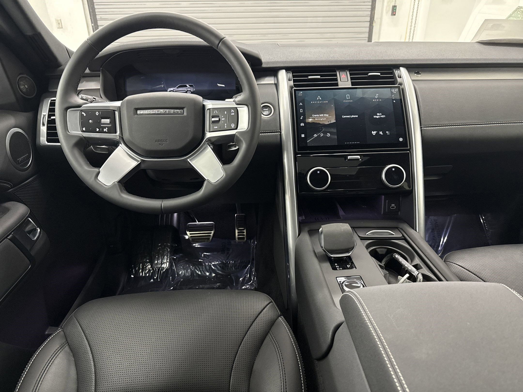 2024 Land Rover Discovery SE photo 18