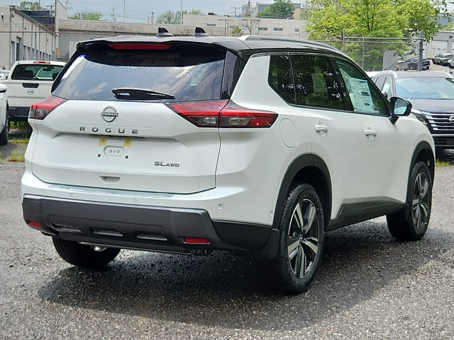 2025 Nissan Rogue SL photo 3