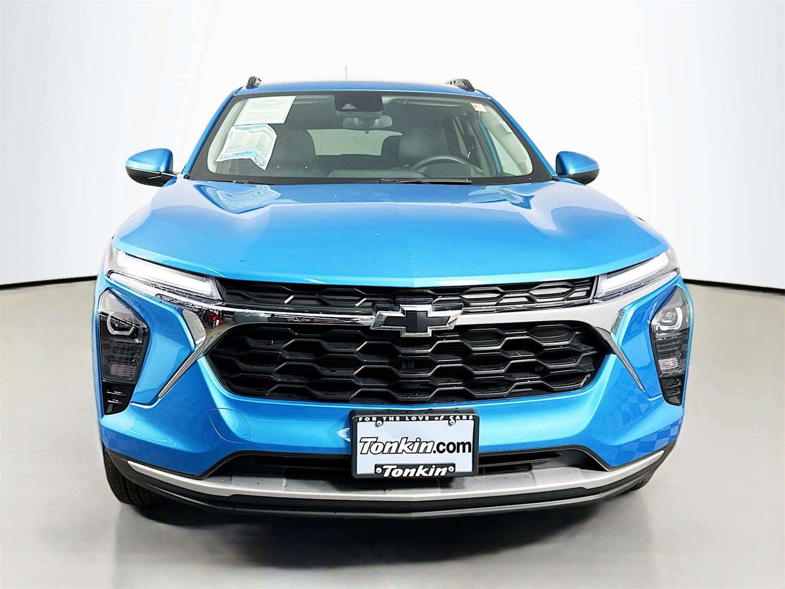 2025 Chevrolet Trax LT photo 2