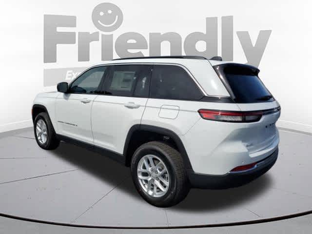 2025 Jeep Grand Cherokee Laredo photo 2