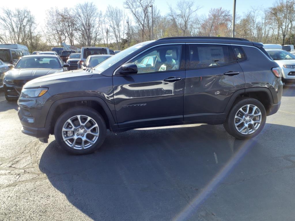 2024 Jeep Compass Latitude Lux photo 3