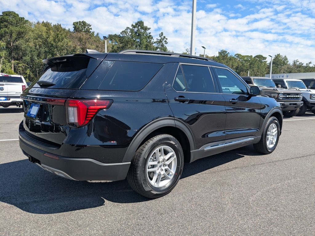 2025 Ford Explorer photo 4