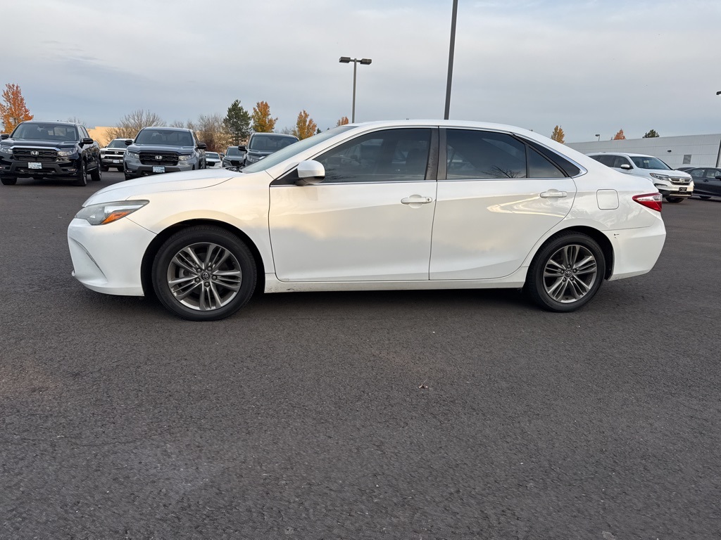 2017 Toyota Camry SE photo 4