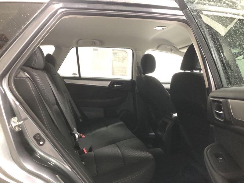 2018 Subaru Outback 2.5i Premium photo 11
