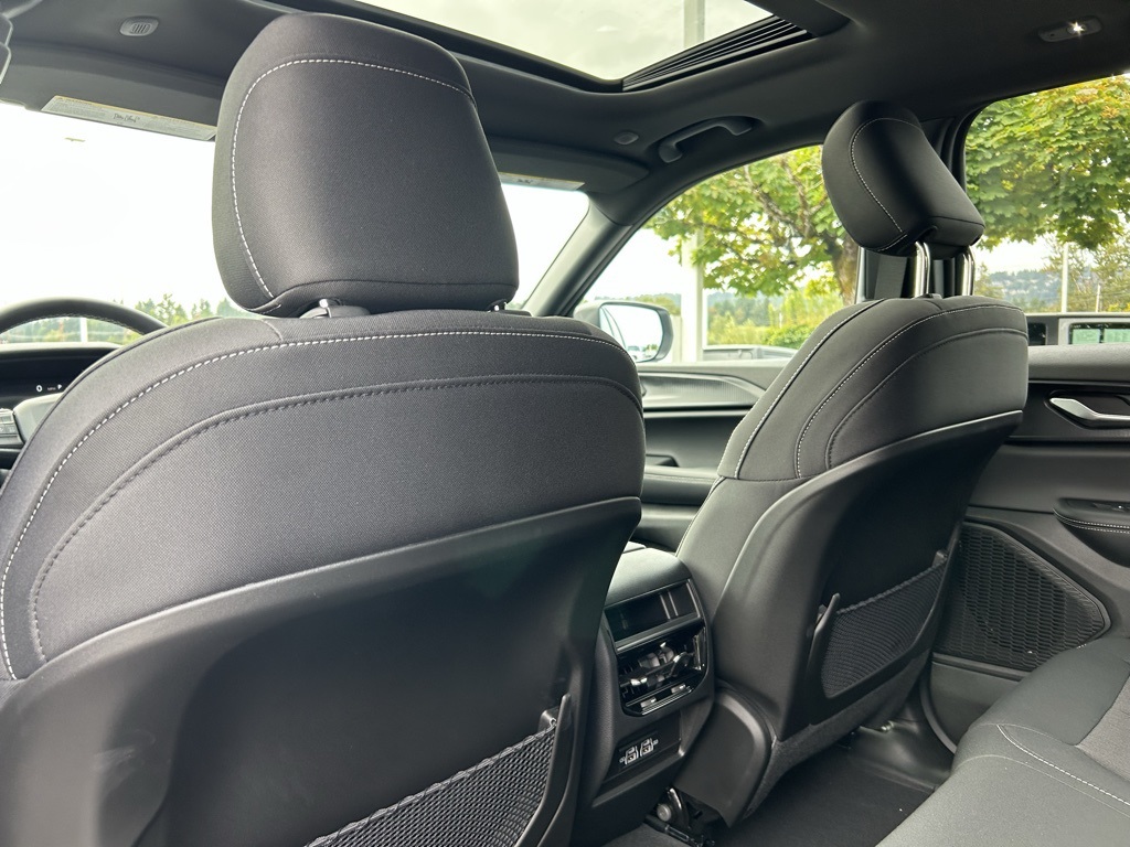 2025 Jeep Grand Cherokee Laredo X photo 22