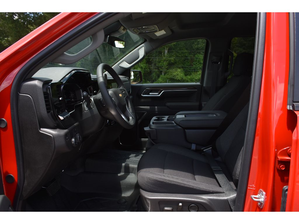 2025 Chevrolet Silverado 1500 LT photo 9