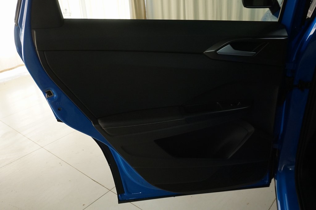 2025 Volkswagen Taos SE photo 22