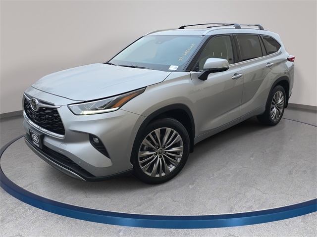 2022 Toyota Highlander Platinum's photo