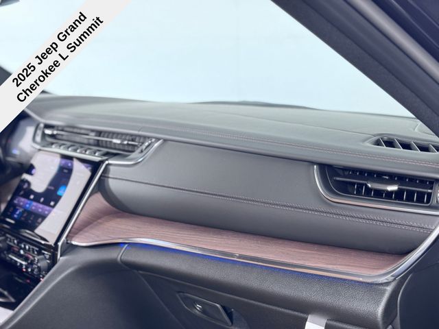 2025 Jeep Cherokee L Summit photo 22