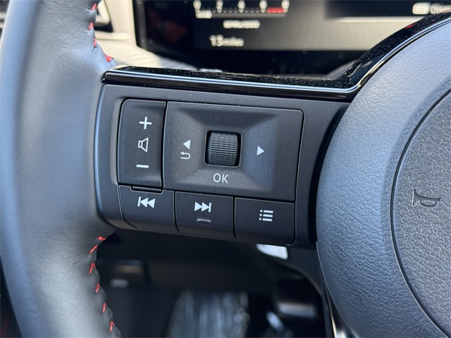2025 Nissan Kicks SR photo 14