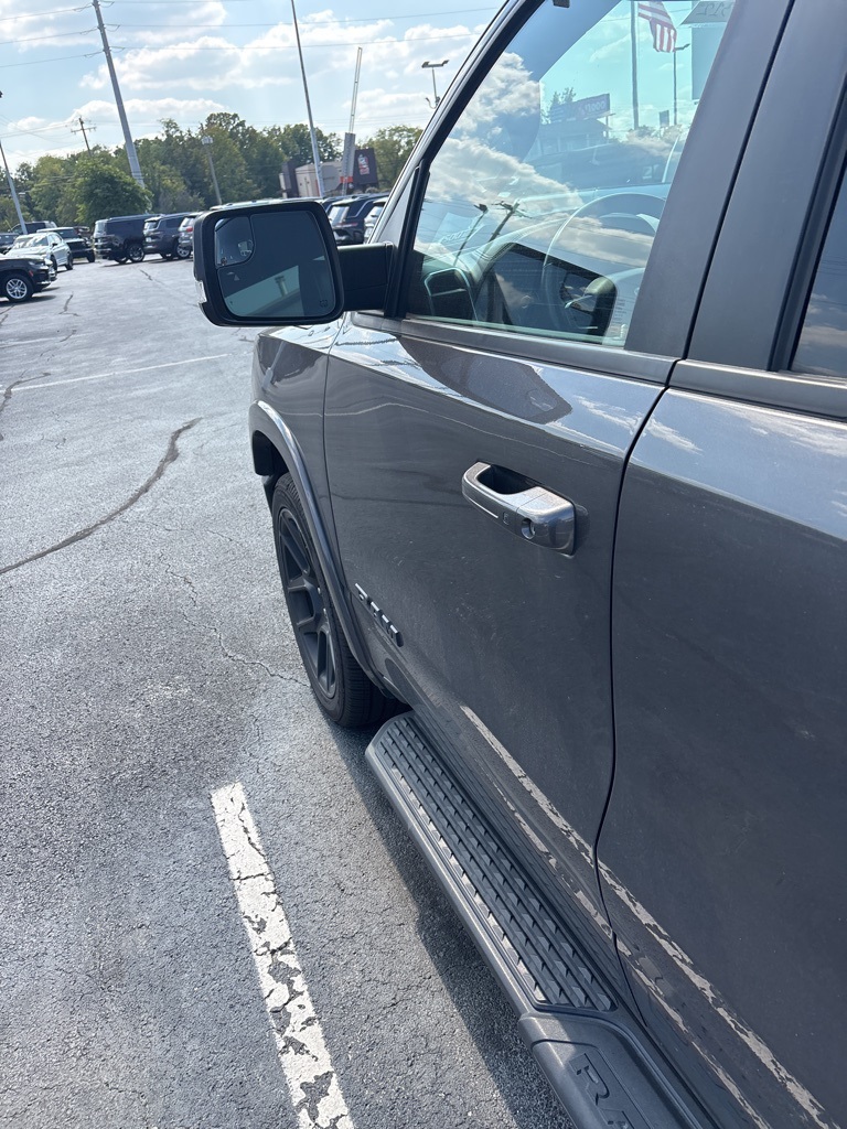 2022 Ram 1500 Laramie photo 6
