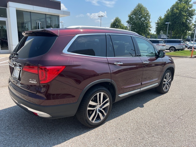 2017 Honda Pilot Elite photo 5