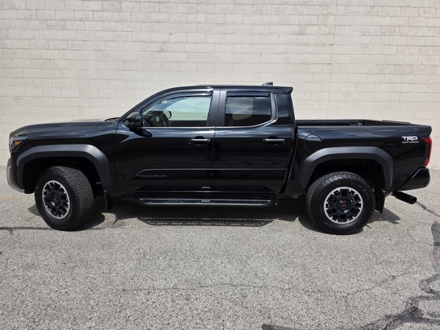2024 Toyota Tacoma TRD Off-Road photo 2