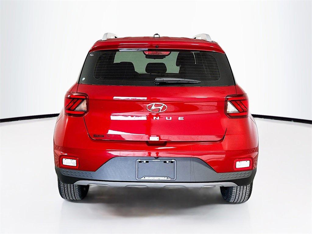 2025 Hyundai Venue SEL photo 3