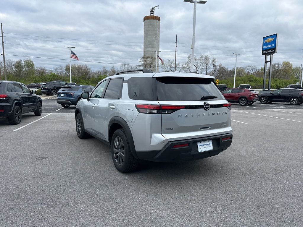 2024 Nissan Pathfinder SV photo 5