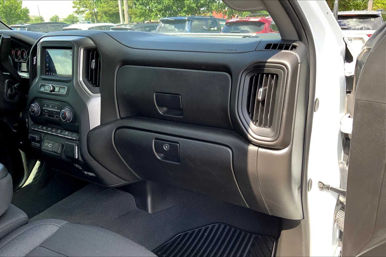 2024 Chevrolet Silverado 2500HD Custom photo 6
