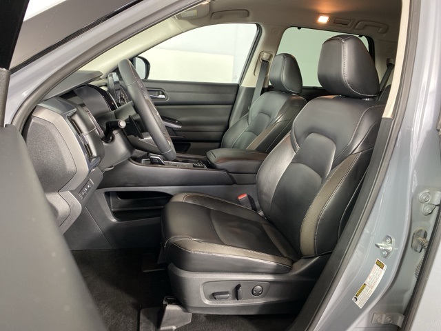 2023 Nissan Pathfinder SL photo 4