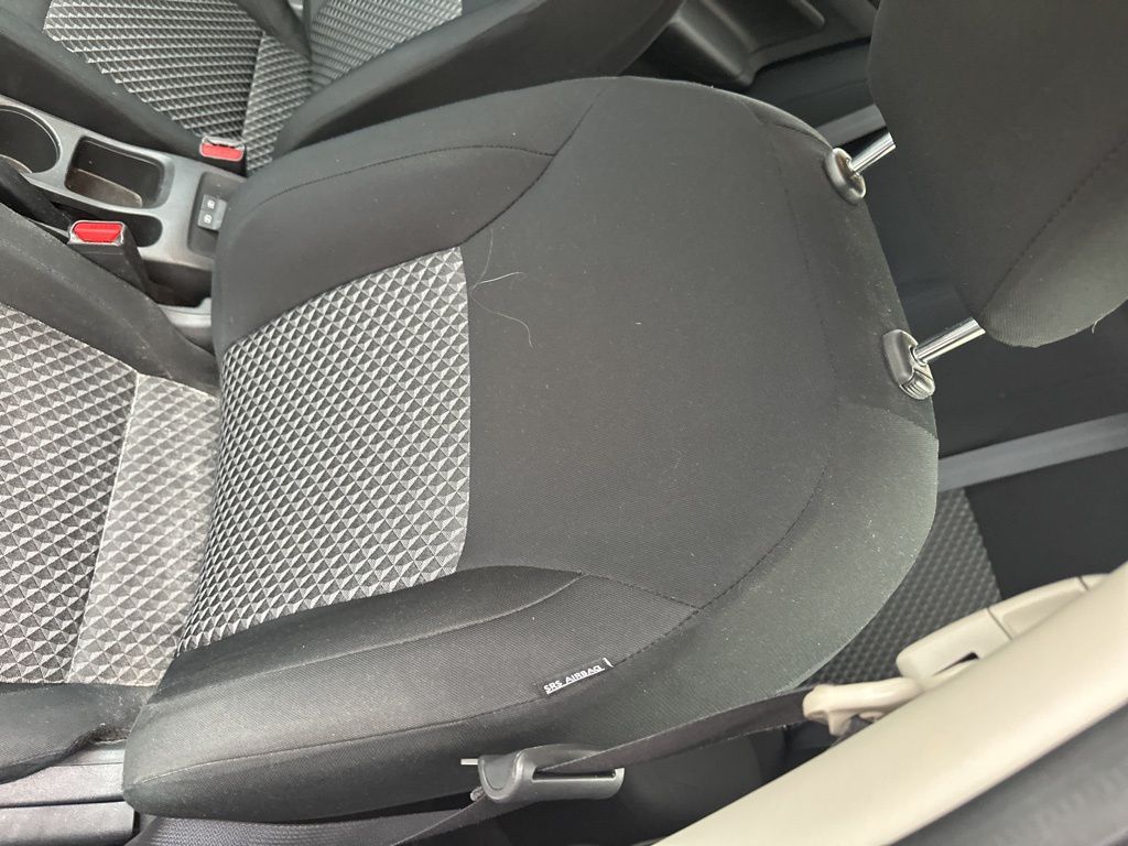 2024 Nissan Versa 1.6 S photo 3