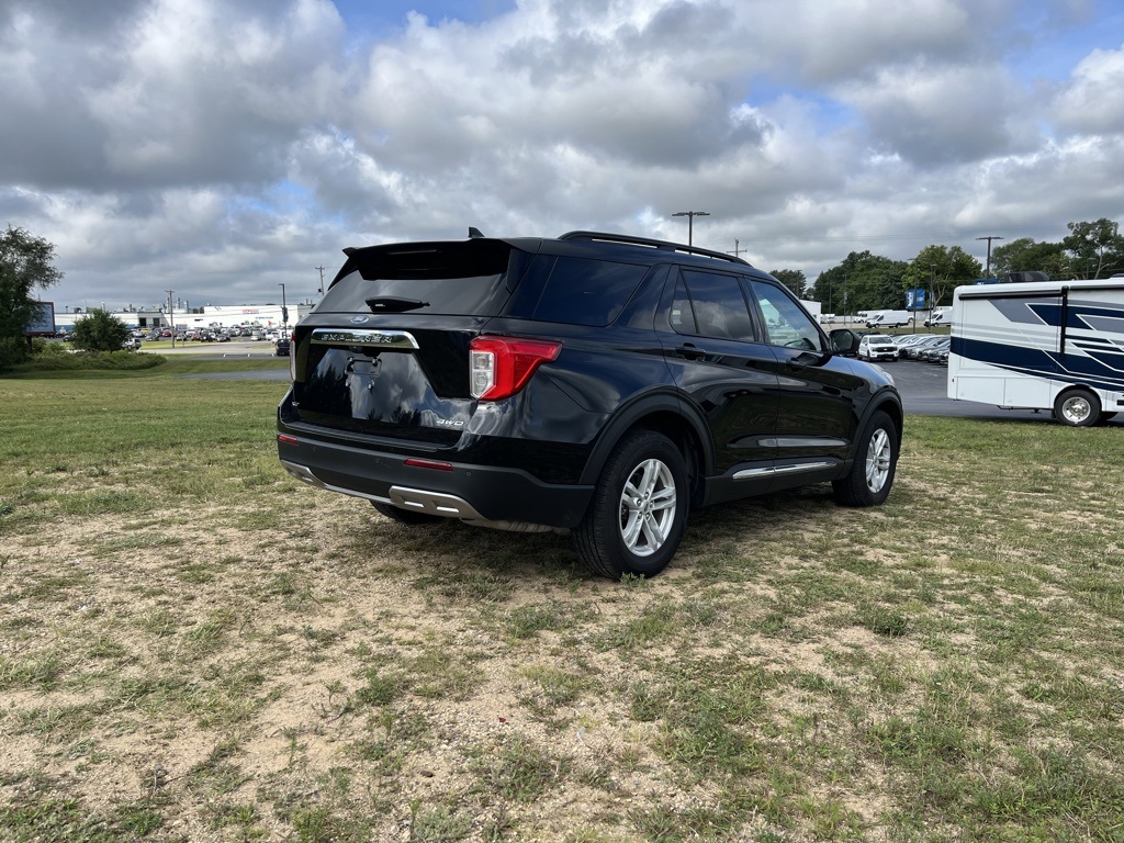 2023 Ford Explorer XLT photo 2