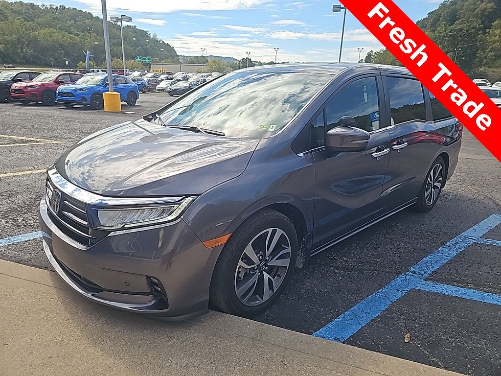 2023 Honda Odyssey Touring photo 3