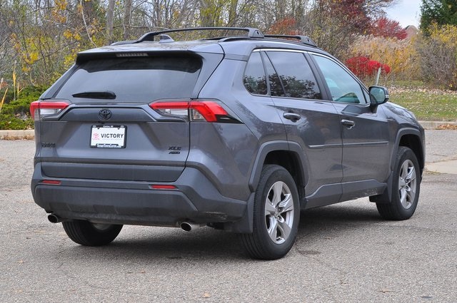 2022 Toyota RAV4 XLE photo 3