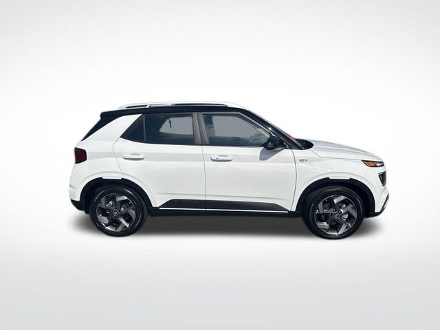 2024 Hyundai Venue Limited photo 4