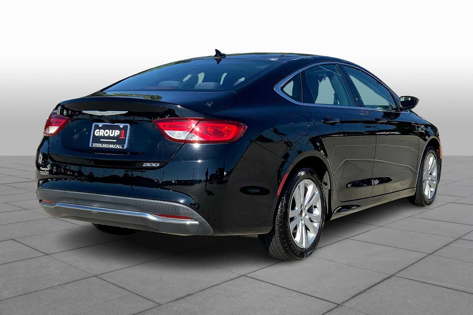 2016 Chrysler 200 Limited photo 12