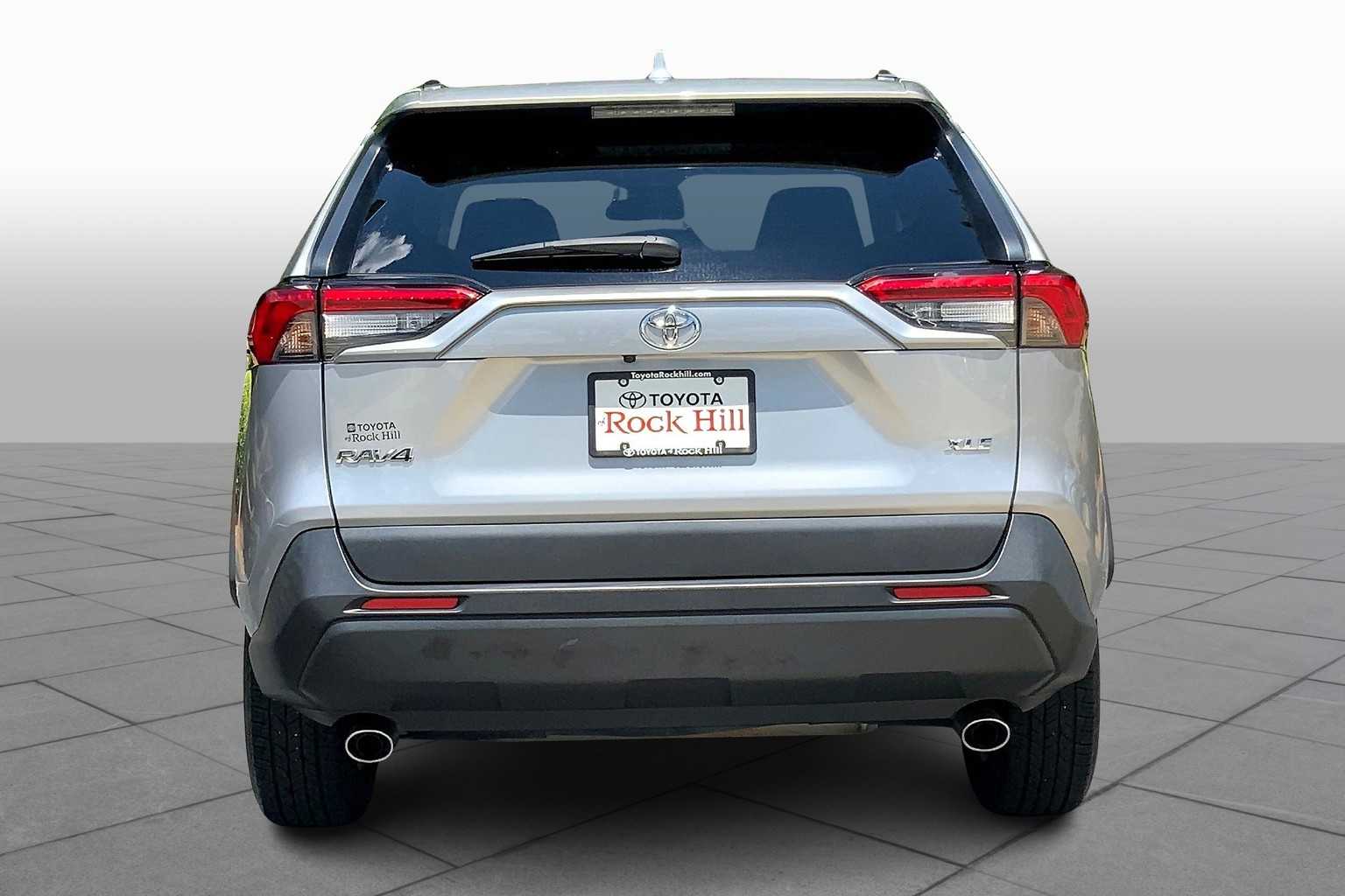 2023 Toyota RAV4 XLE photo 4