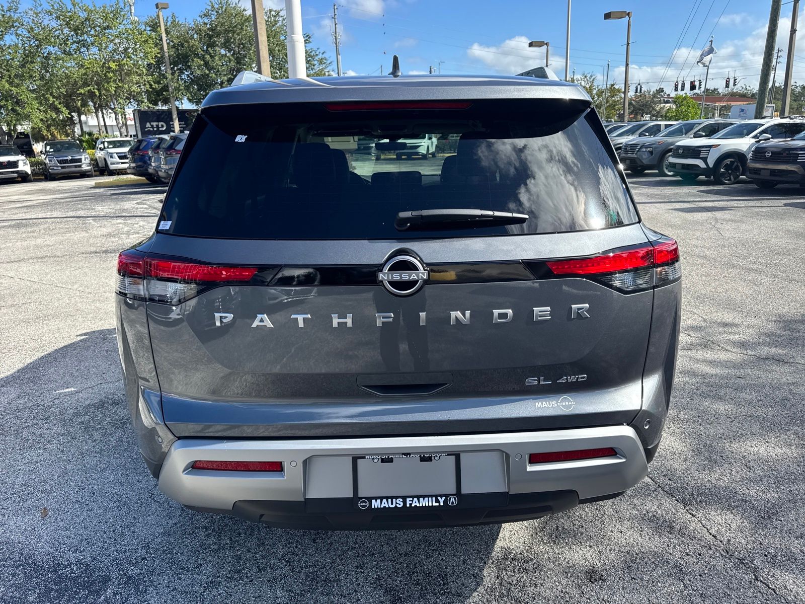 2025 Nissan Pathfinder SL photo 4