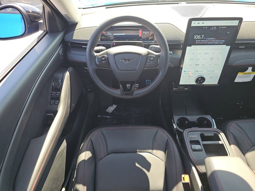 2025 Ford Mustang Mach-E Premium photo 4