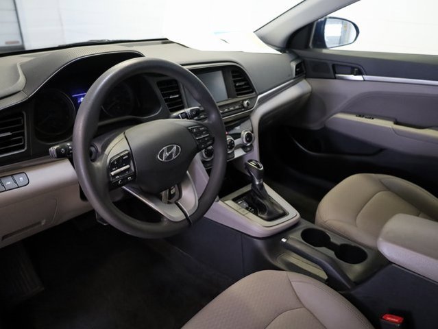 2019 Hyundai Elantra SEL photo 4